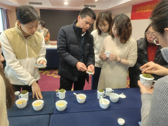 湖南<em>长沙</em>：职业教师<em>企业</em>实践 学评茶传播茶文化