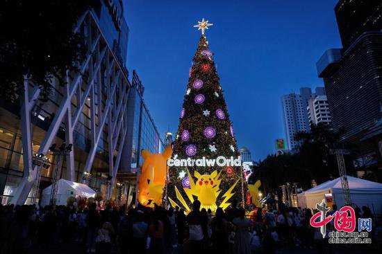 泰国曼谷：15米高巨型<em>皮卡丘</em>装扮圣诞树