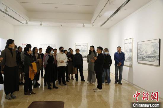 第六届全球华人艺术展在<em>何香凝</em>美术馆开幕