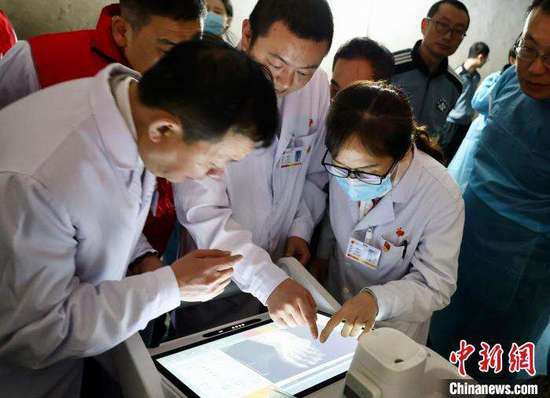 重庆大熊猫软组织损伤 动物园借助园外<em>医疗设备</em>联合医疗专家会诊