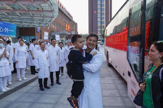 <em>免费</em>手术！20名新疆先天性心脏病儿童将在郑州七院重获“心”生