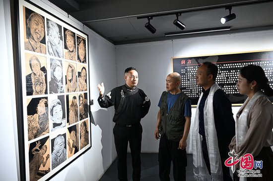 “丹心如斯”斯单巴个人绘画艺术展在四川省文化馆展出