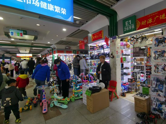“世界小商品之都”开市：客流超预期，有店铺散货被抢空