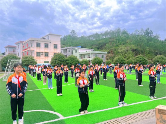 兴国县均村小学开展大课间活动