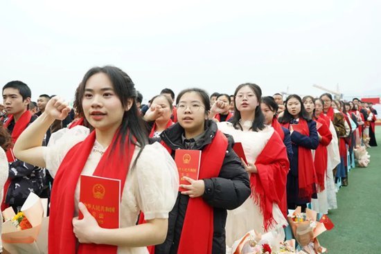 十八而志 一路朝阳 重庆市朝阳中学举行高2024届成人礼