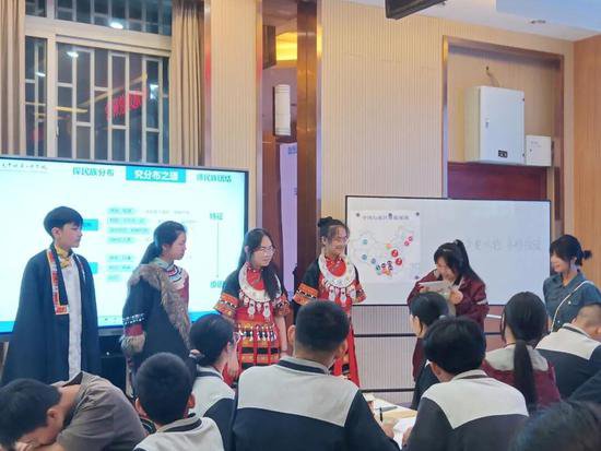 重庆科学城石板中学校承办高新区初中地理教研会