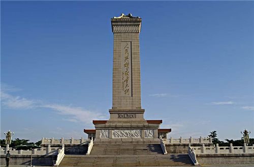 67年前，94吨的人民英雄纪念碑碑心石，从青岛运到到北京，有...