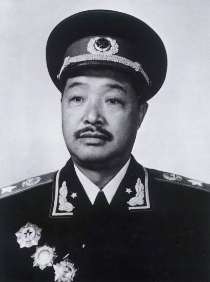 55年毛主席审阅元帅名单，见到贺龙<em>名字</em>时笑着说道：他是个好...
