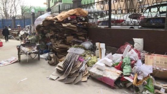 九龙<em>国际小区</em>垃圾遍地 环境脏乱差