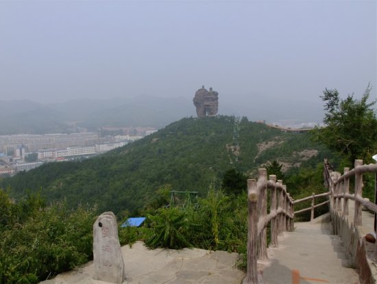 中国两座千年古塔，坐落于河北承德一巨石上，如何建造至今是谜