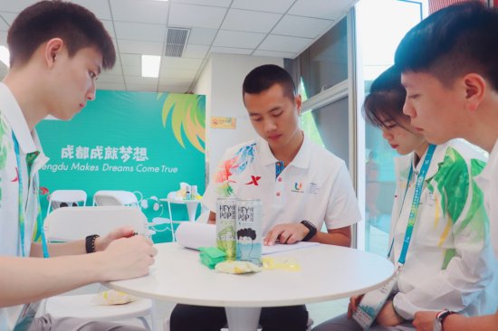 竞赛场馆志愿者邱磊——做一个“小青椒”，向世界传达中国热情