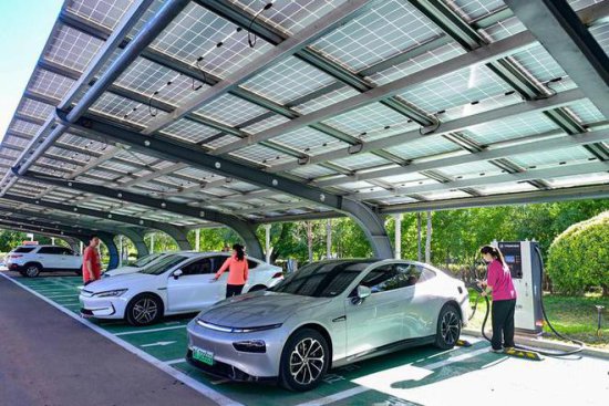 “中国新能源汽车销量超过全球总交付量一半”