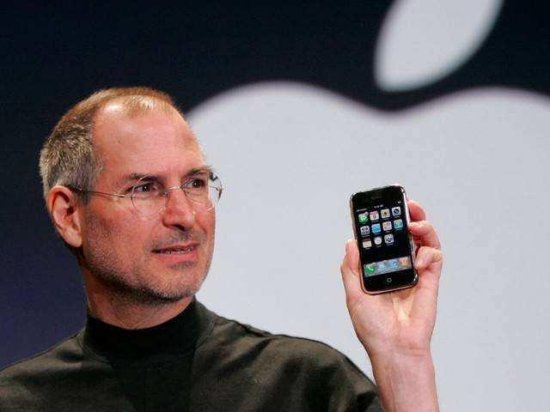 乔帮<em>主</em>发布的第一部<em>手机</em>，并不是<em>苹果</em>第一代iPhone