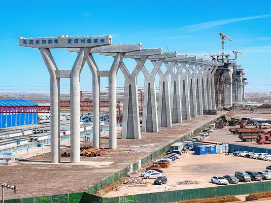 G228<em>丹东</em>线滨州段套尔河特大桥加快建设