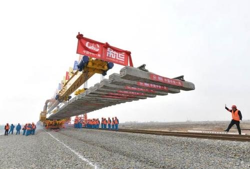 中国在建最长重载铁路开始全线铺轨 途经7省区