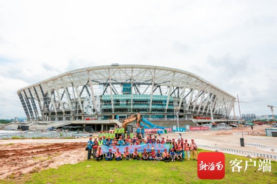 未来可期！吉阳区摄影采风团探访三亚国际体育产业园