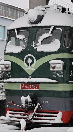 秀我中国｜小维说春运：你知道绿皮车能冒雪前行背后的故事吗？