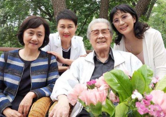 《<em>渴望</em>》播出30年，刘慧芳变老，宋大成患癌，而他已经去世13年