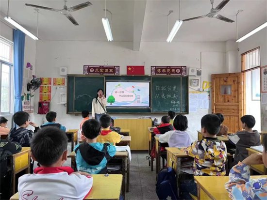 兴国县茶园中心小学举行垃圾分类宣传教育活动