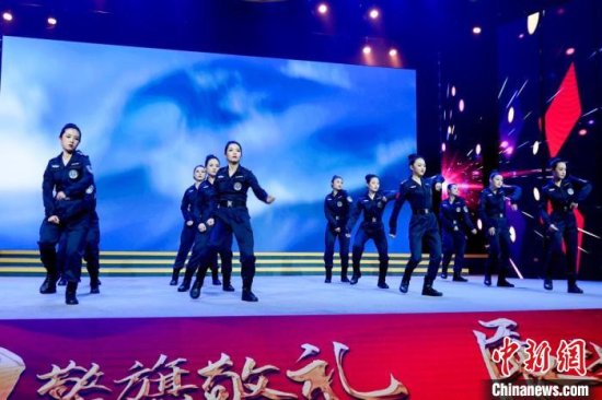 浙江杭州：警民“云端”互动 共庆首个“中国人民警察节”