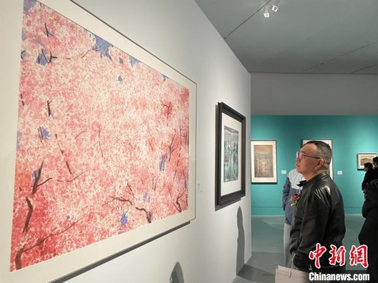 全国艺术名家笔绘武汉大学 展现历史人文之美