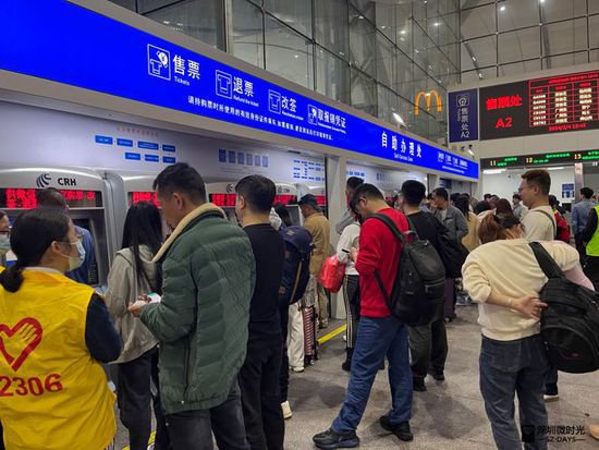 被雨雪困住的深圳返乡人：列车停运、高速封路、航班取消