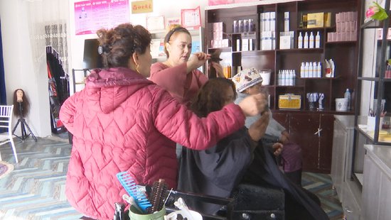 尼勒克县：“靓发屋”项目扶持 助力妇女创业就业