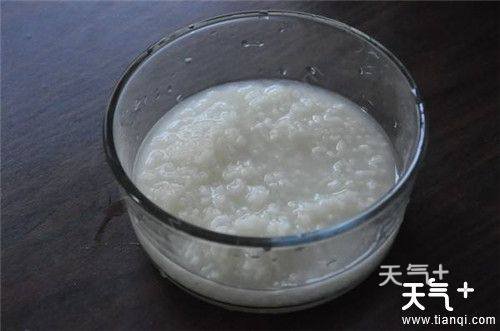 煮粥<em>放多少水</em>合适 电饭煲煮粥水和米的比例