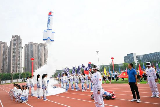 “火箭”成功发射！<em>重庆</em>这场青少年运动会开幕式科技感满满