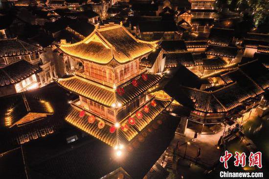 航拍贵州乌江寨国际旅游度假区夜景美如画