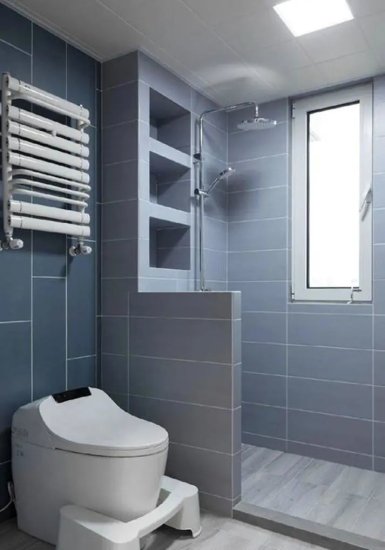 卫生间空间小要<em>怎么做干湿分离</em>？试试做半墙设计，也很实用