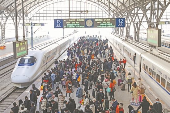 2023年春运首日客流量同比增长18% 武铁三大站发送旅客13.5万...