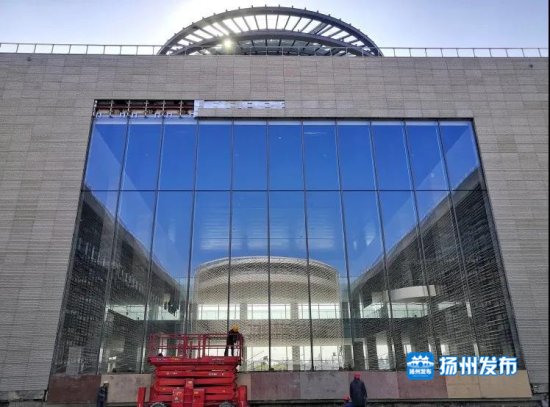单块高10多米重2.5吨！中国大运河博物馆超大<em>玻璃幕墙</em>安装成功