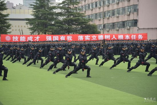 <em>武汉警官职业学院</em>举行2023级新生军训汇报表演暨开学典礼