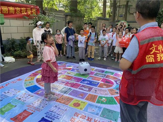 南京市玄武区暑期“从娃娃抓起”积极提升居民<em>垃圾</em>分类意识