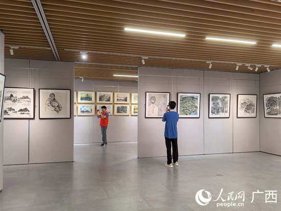 127幅<em>柳江</em>写生美术作品在柳州图书馆展出