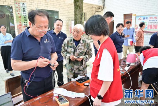 湖北工程学院与大悟县李园村联合举办支部共建学习活动