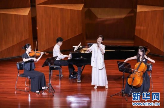 首届文学与音乐跨学科研究学术论坛在武汉举行