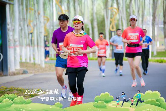 <em>宁夏银川</em>：约2800名跑友跑步中感受城市之美