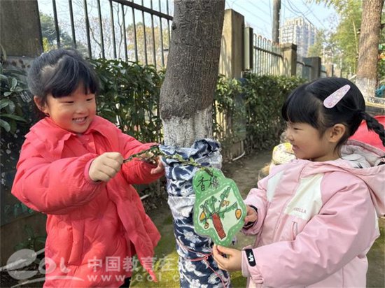 “植”得等待 “<em>树</em>”你最棒 杭州市万家星城幼儿园开展植树节活动