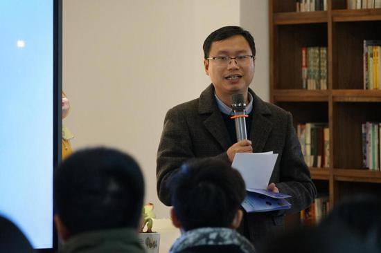 重庆一中举行第二届“青年教师成长营·交流沙龙”
