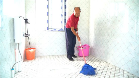 丹寨：家门口服务“小切口” 推动<em>厕所</em>革命“大民生”-新华网