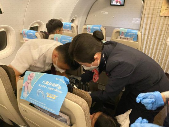 19岁女孩乘机途中突发疾病 东航紧急救助平安落地