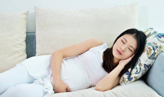 孕妈左侧卧时，左腹部<em>胎动明显</em>，是提示“胎儿缺氧”了吗？