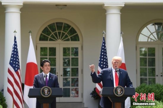 <em>特朗普</em>在白宫会见<em>日本首相</em>安倍晋三