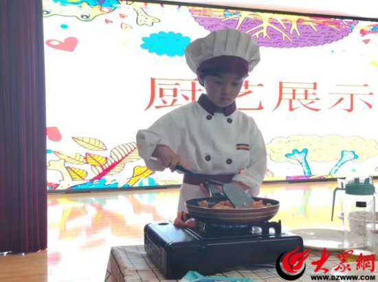 <em>滨州市</em>沾化区第二实验幼儿园开展家长餐桌课堂活动
