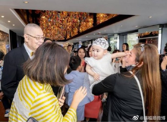 孙颖41岁嫁给老师刘诗昆，44岁为81岁老公生下女儿