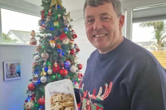 母亲去世留下43块馅饼 英国男子每年圣诞节吃一块纪念亡母