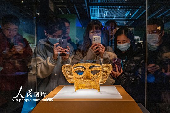 上海博物馆东馆“星耀中国：三星堆·金沙古蜀文明展”开展