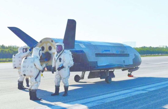 <em>绝密飞行</em>器着陆：美军X-37B已返回地球，轨道上还有中国空天...